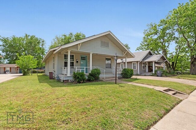 Building Photo - 2 Bed, 2 Bath Home Near TU