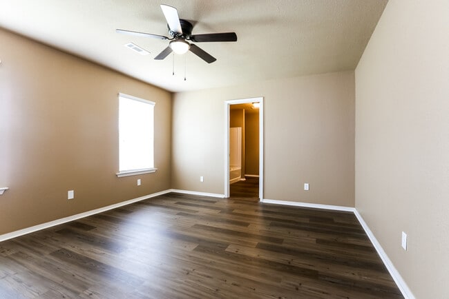 Building Photo - 6413 Amalie Dr