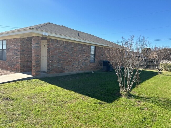 Building Photo - 900 McDaniel Cir
