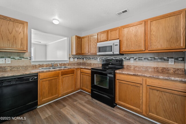 Building Photo - 1102 Springwood Dr