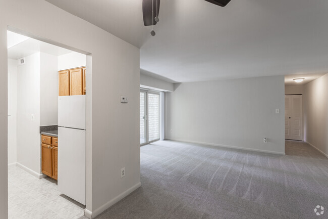 3HAB, 2BA - 1.060 ft² - Pinewood Plaza Apartments