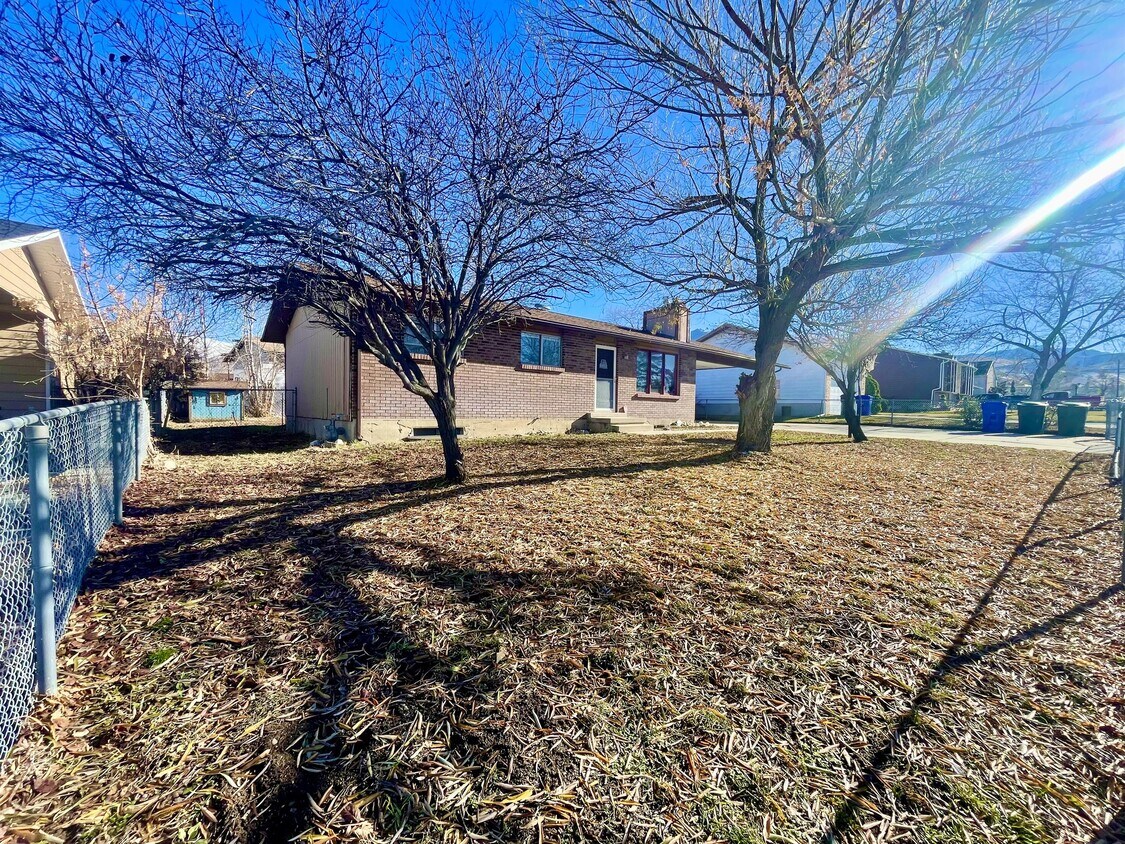 Primary Photo - 460 N 7th St