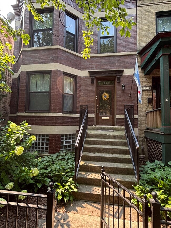 Building Photo - 1429 W Thome Ave