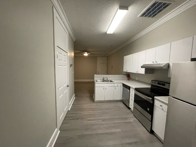 Building Photo - 100 Pundt St