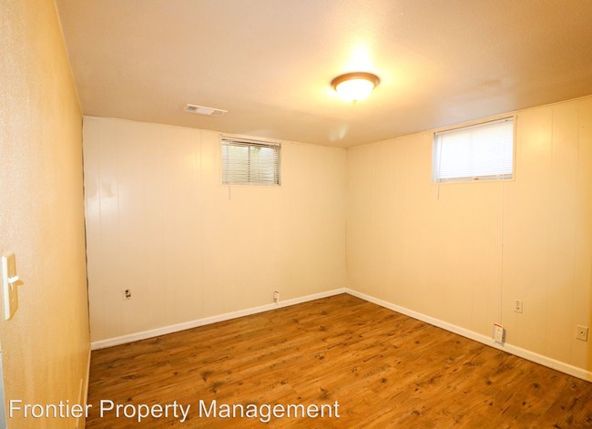 Building Photo - 1822 Elaine Dr