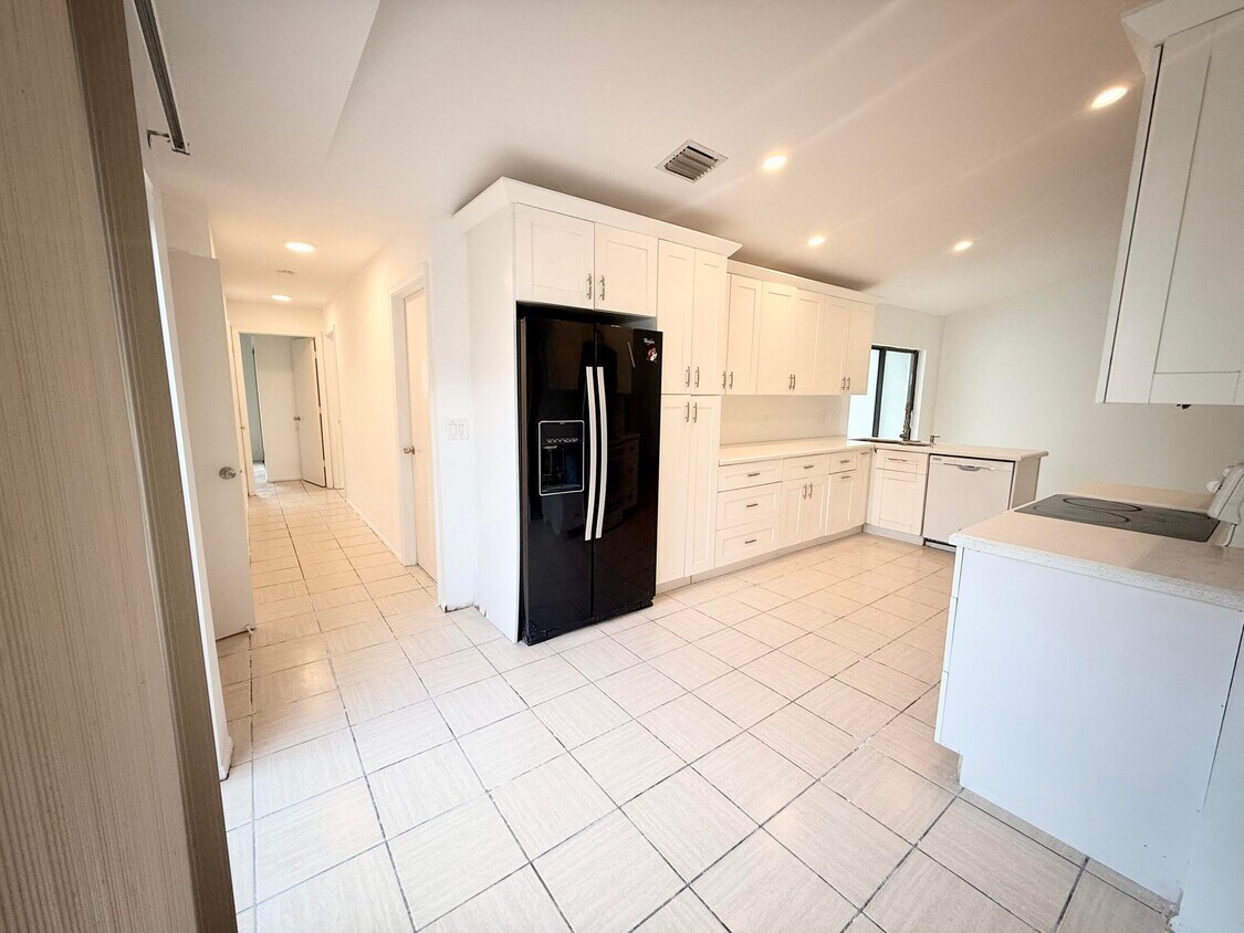 Foto principal - 9159 SW 22nd St