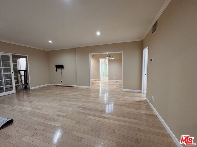 Foto del edificio - 8550 Holloway Dr