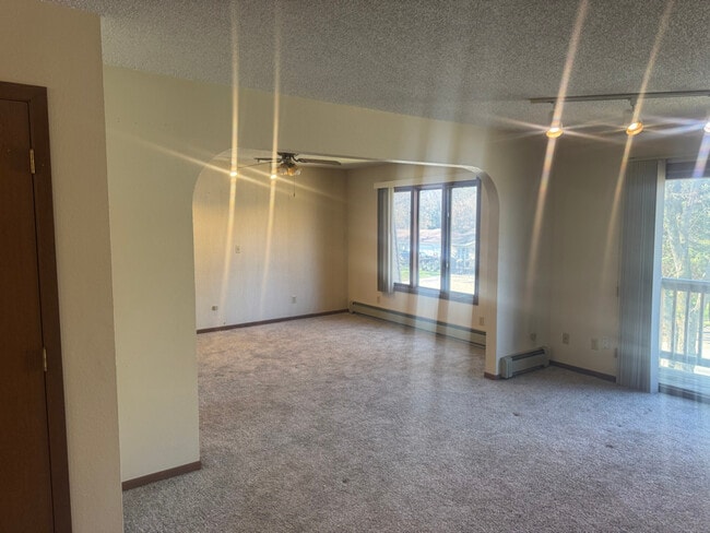 Building Photo - 480 12th Ave SW