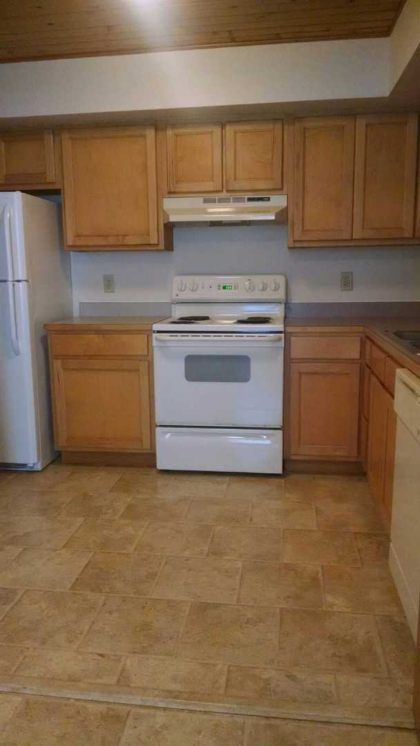 Foto del edificio - 3 Bedroom, Spacious Townhome- Available July 2026!