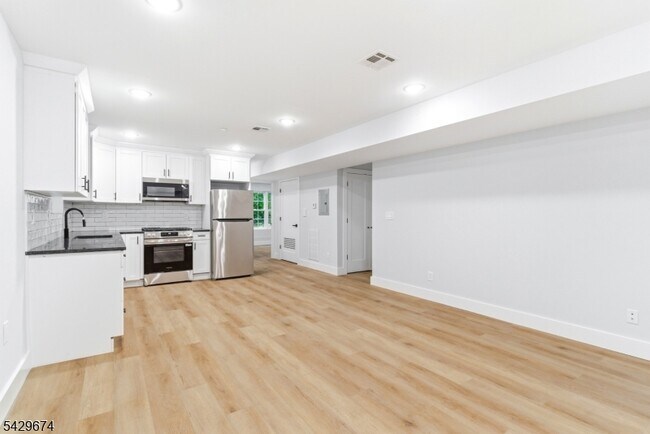 Foto del edificio - 129 Mt Pleasant Ave