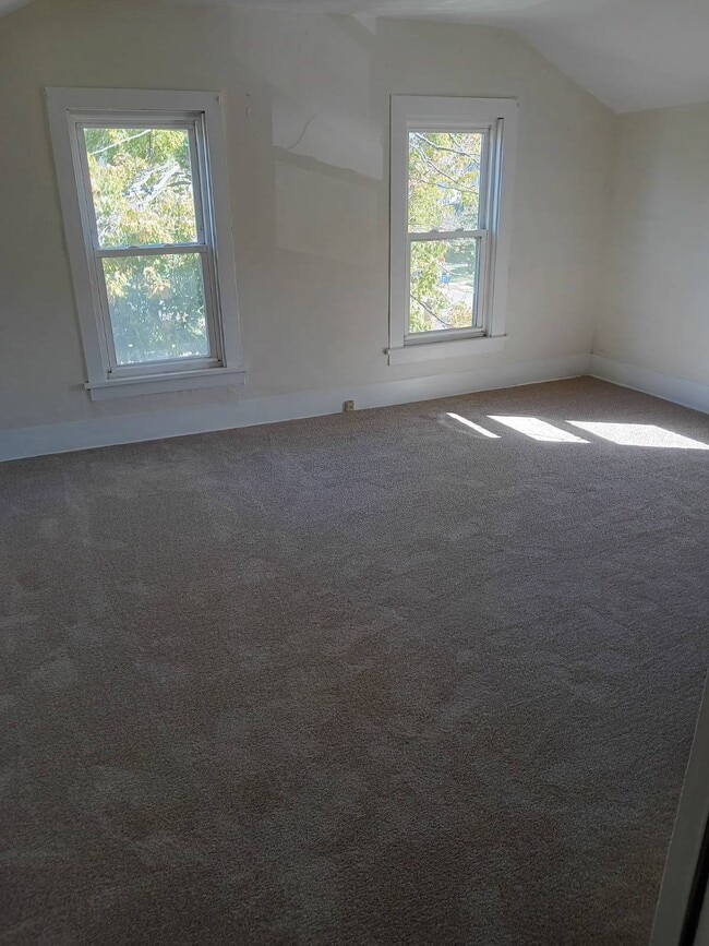 Building Photo - 935 7th St SW