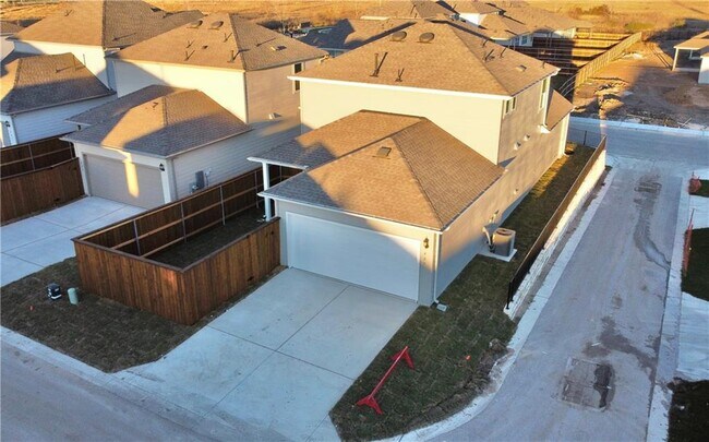 Building Photo - 407 Stinchcomb Rd