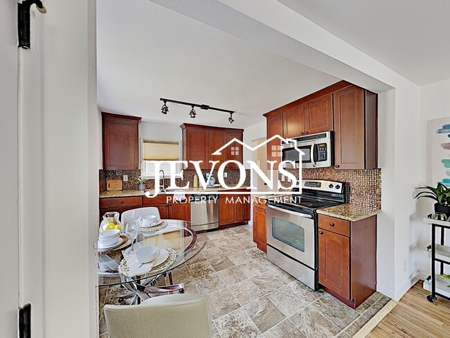 Foto del edificio - Discover the warmth of this lovely single-family home in the heart of Seattle