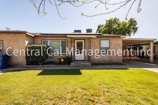 Foto del edificio - 3 Bedroom/1 Bath Home with Solar - $1895 per month!