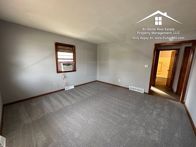 Foto del edificio - 911 Castlewood Ave