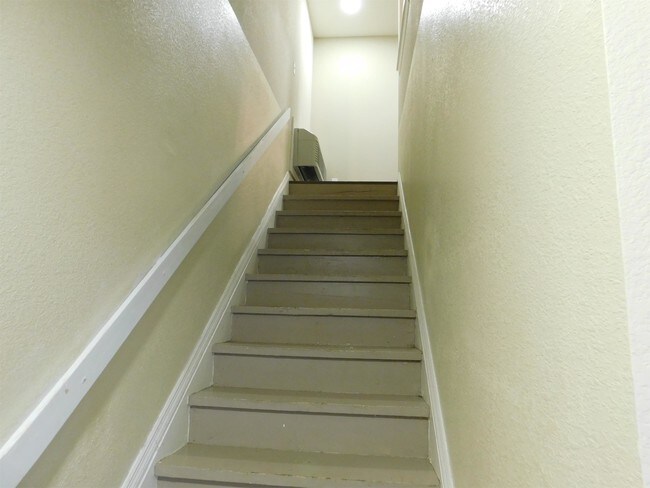 Building Photo - 400 S Main St