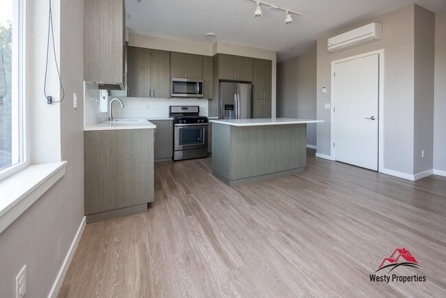 Building Photo - 85 N Going St