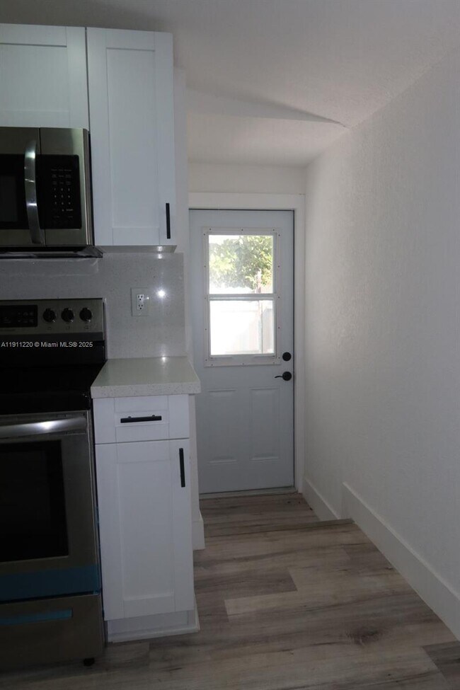 Foto del edificio - 1062 NW 25th St