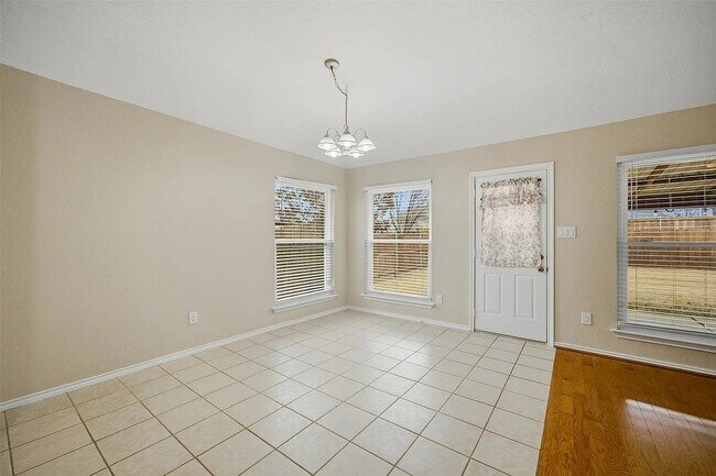 Foto del edificio - 1337 Red River Dr