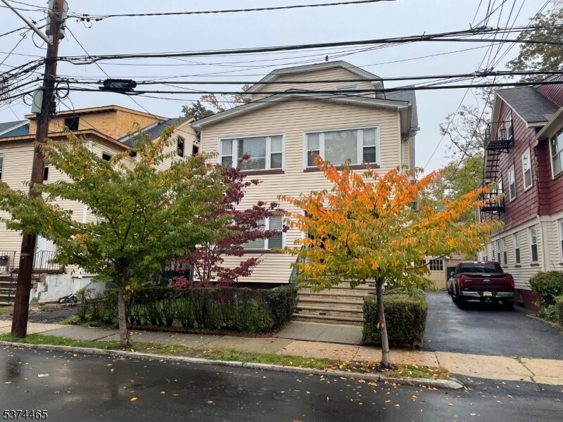 Foto principal - 74 Monticello Ave