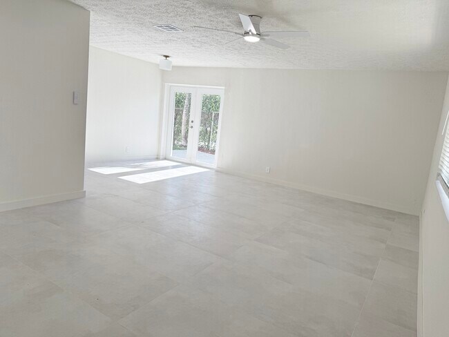 Foto del edificio - 2645 Riverland Dr