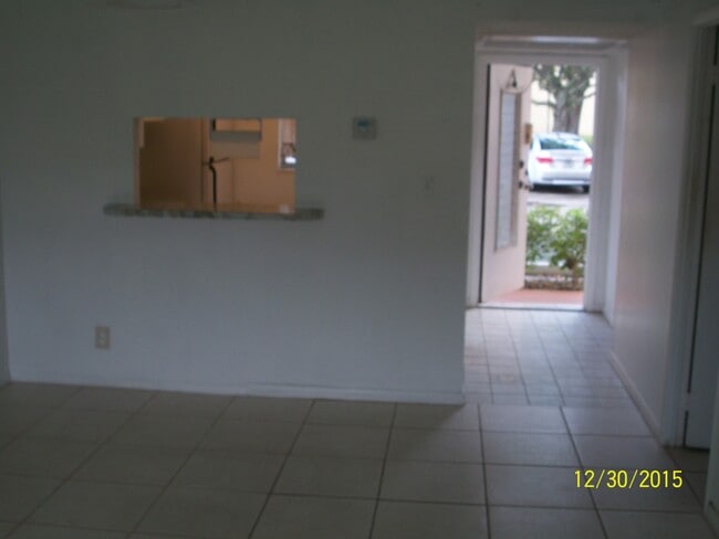 Building Photo - 5061 W Oakland Park Blvd