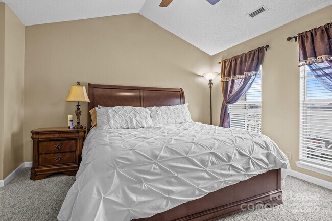 Building Photo - 18669 Vineyard Point Ln