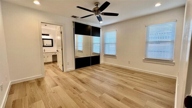Foto del edificio - 12905 Covington Trail