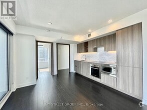 Building Photo - 2012-2019 BATHURST St