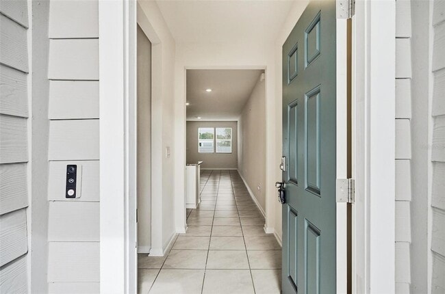 Building Photo - 165 Redbud Rd