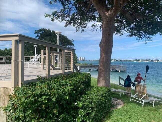 Foto del edificio - 5600 N Flagler Dr