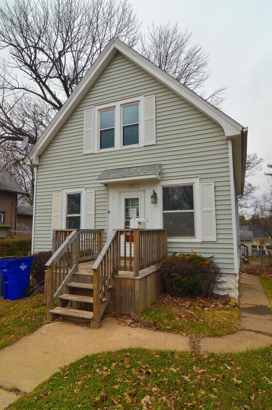 1954 Mt Vernon Rd SE, Cedar Rapids, IA 52403 House Rental in Cedar