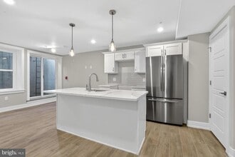 Building Photo - 2034 N Front St