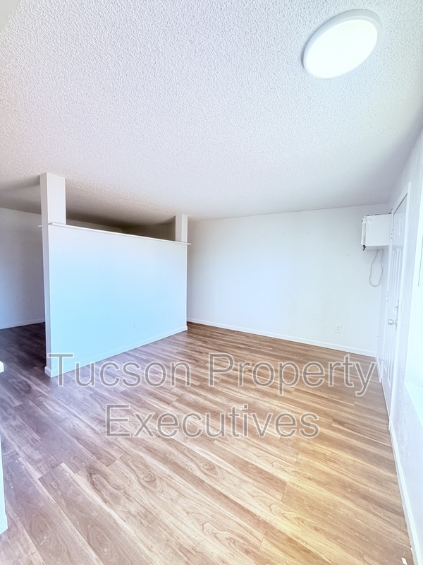 Building Photo - 3810 E Monte Vista Dr