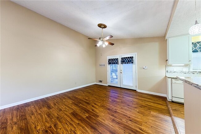 Building Photo - 4161 W Pointe Dr NW