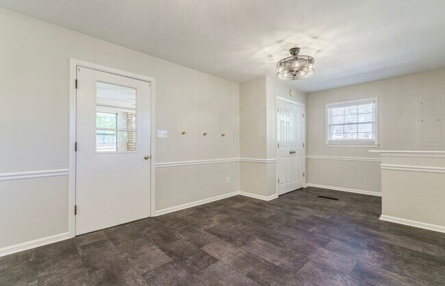Building Photo - 8100 Hog Mountain Rd