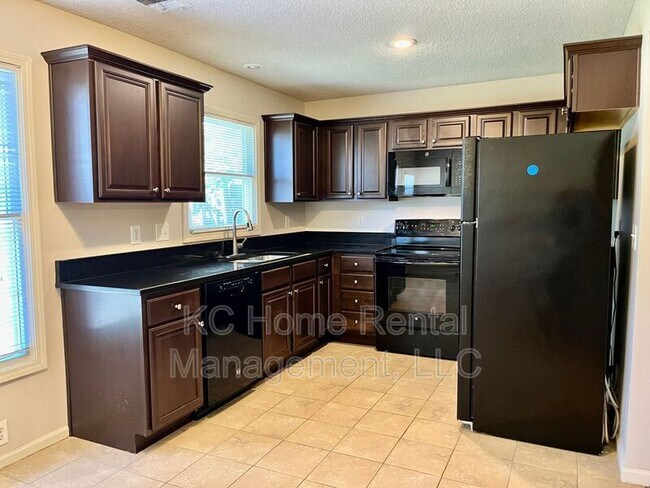 Building Photo - 818 E. 167th Ct.