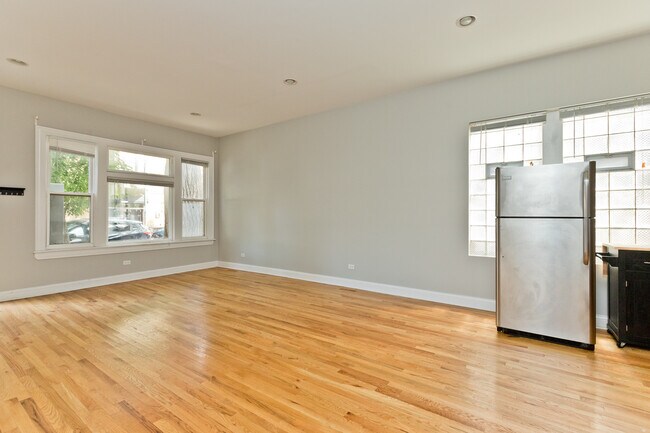 Foto del edificio - 2109 W Warner Ave