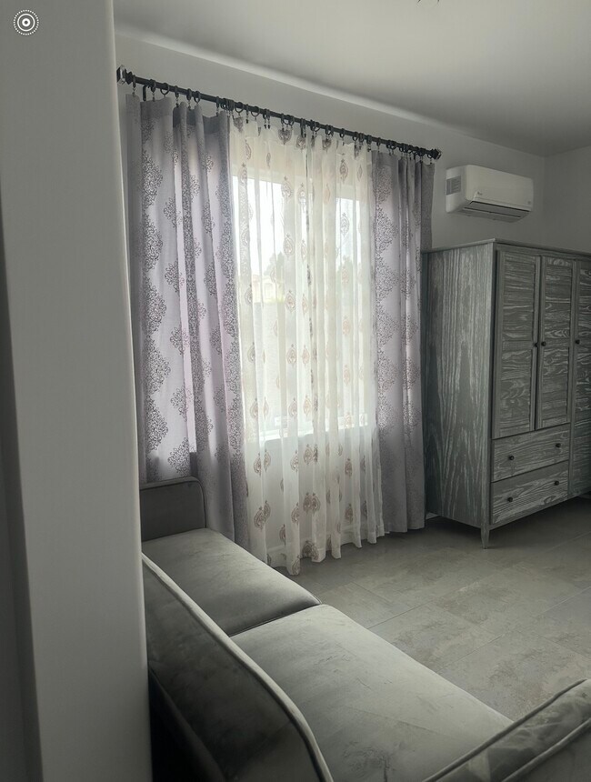 Foto del edificio - 9233 Canter Ln