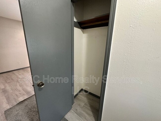 Foto del edificio - 1706 Surrey Pl