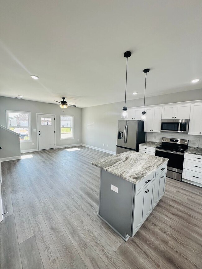 Building Photo - 226 Beau Claire Cir