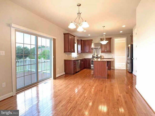 Foto del edificio - 5 Emerson Ct