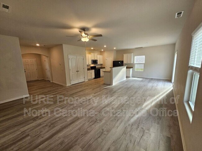 Building Photo - 7015 Amberly Hills Rd