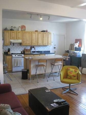 isla incluida en la cocina abierta/área de estar - 752 S Marshall St