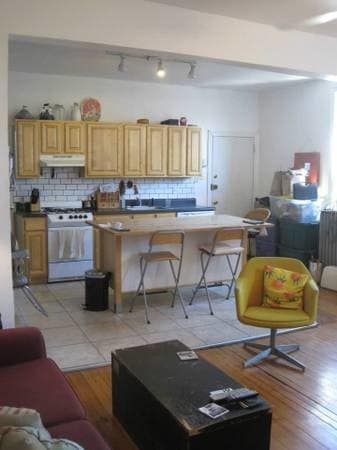 island included in open kitchen/living area - 752 S Marshall St