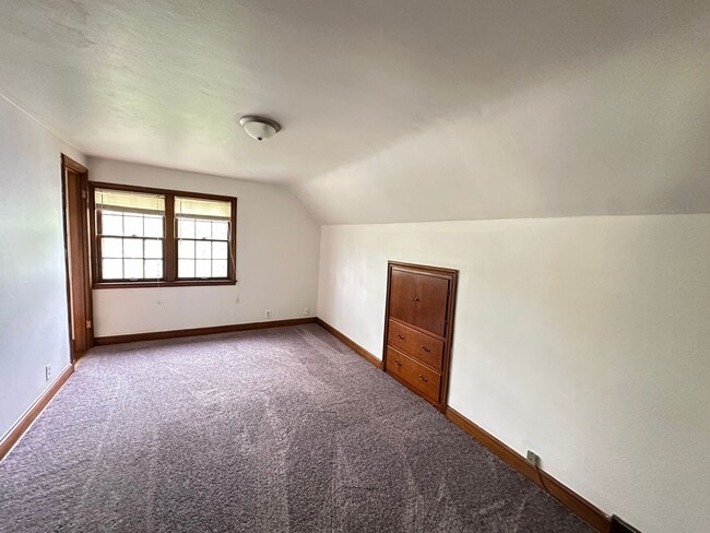 Building Photo - 1320 Hackett St