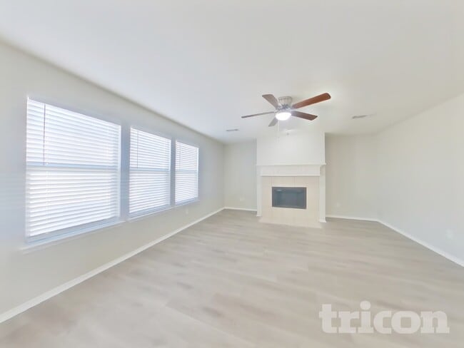 Building Photo - 5033 Meridian Ln