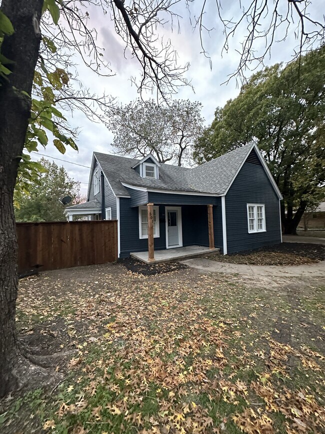 Foto del edificio - 501 John Arden Dr