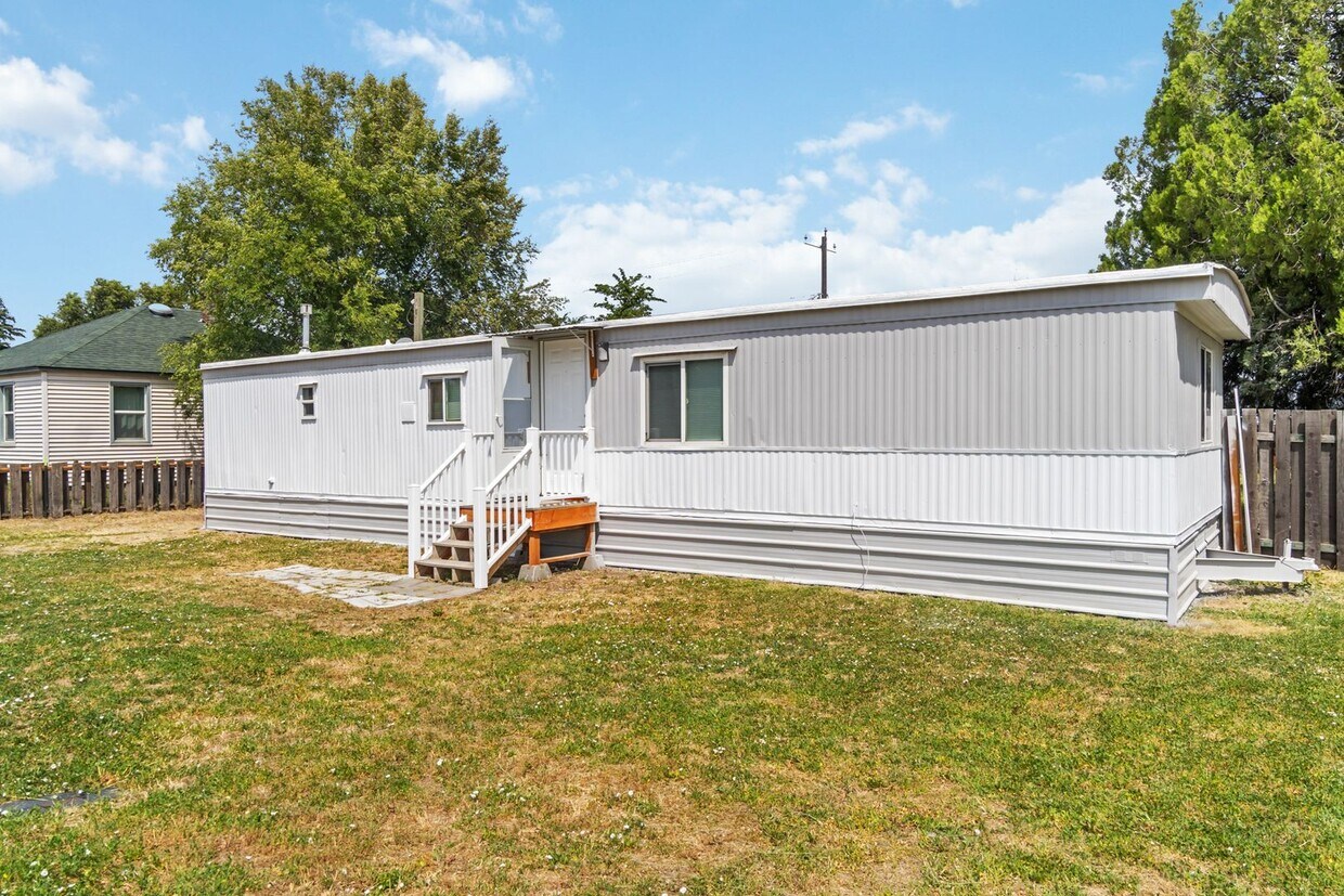 Primary Photo - 2 Bed 1 Bath Single Family Home in Spokane...