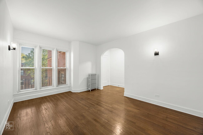 Foto del edificio - 7901-11 S Dobson Ave